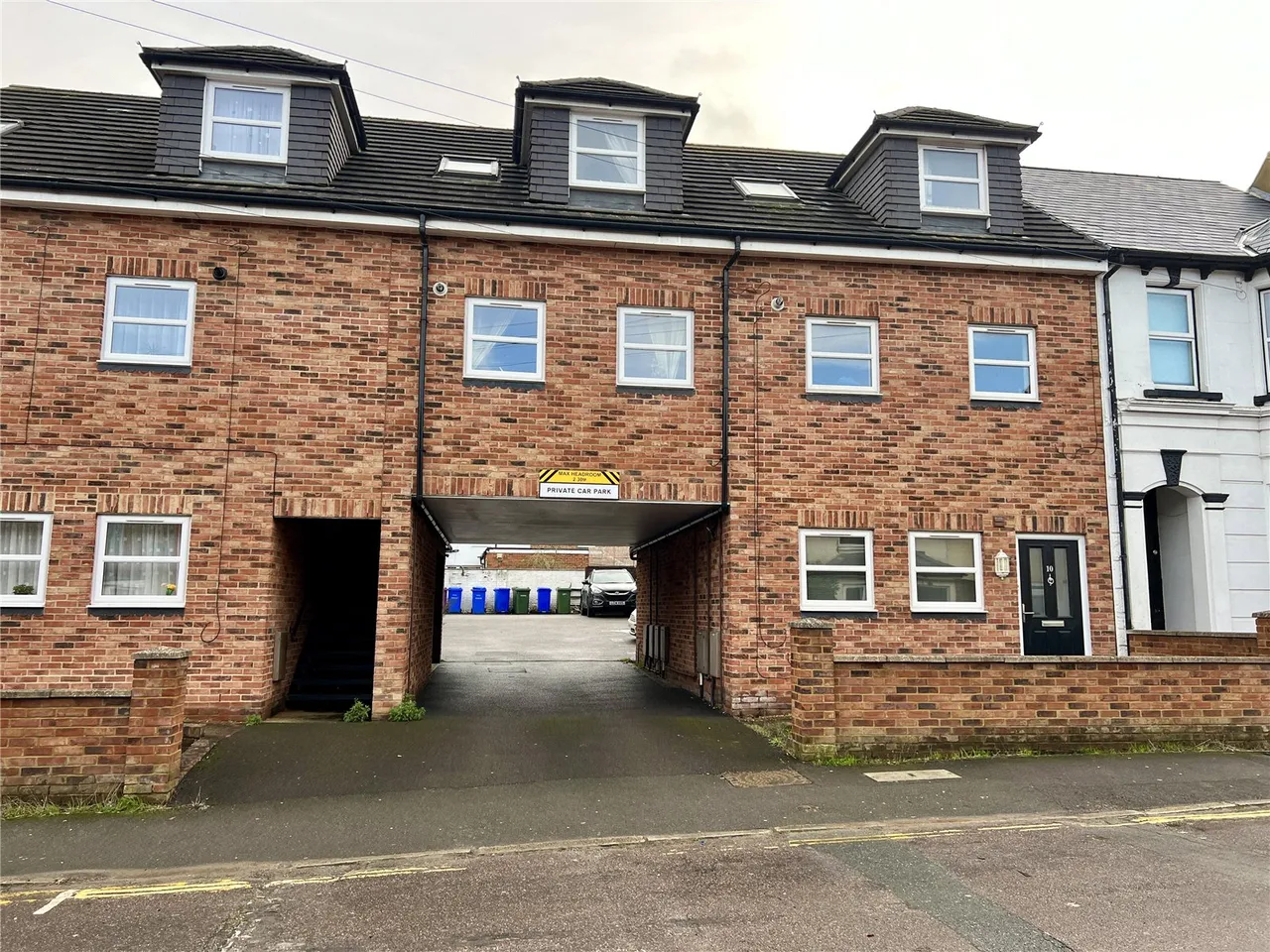 2 bed flat for sale, Elms Road, Aldershot, GU11