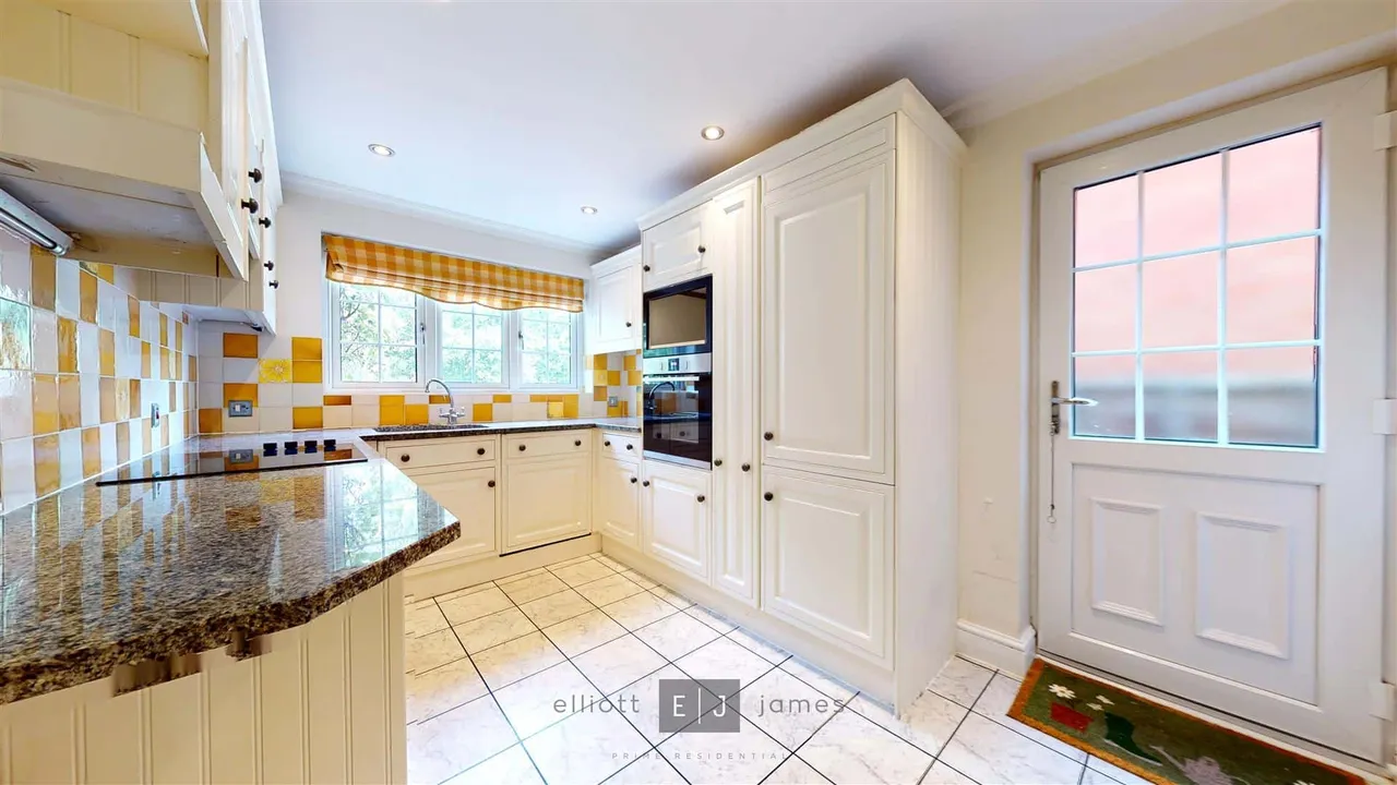 Hainault Road, Chigwell, IG7, photo 3