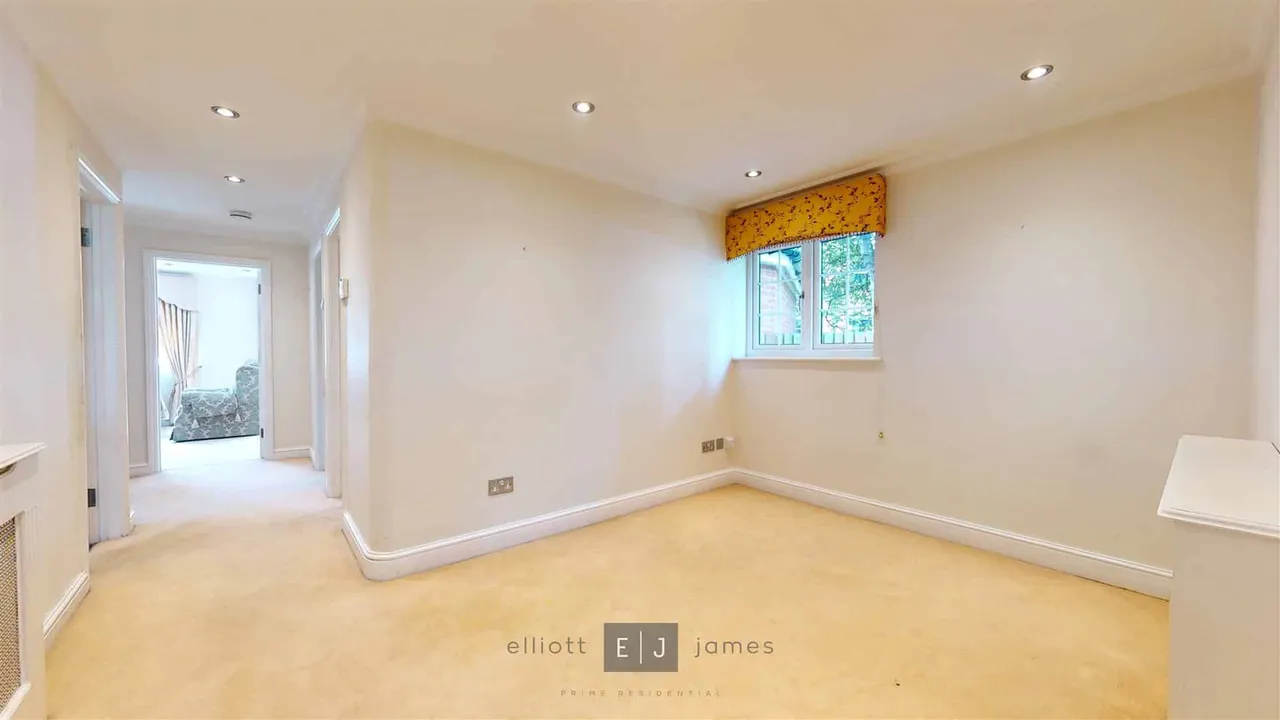 Hainault Road, Chigwell, IG7, photo 2