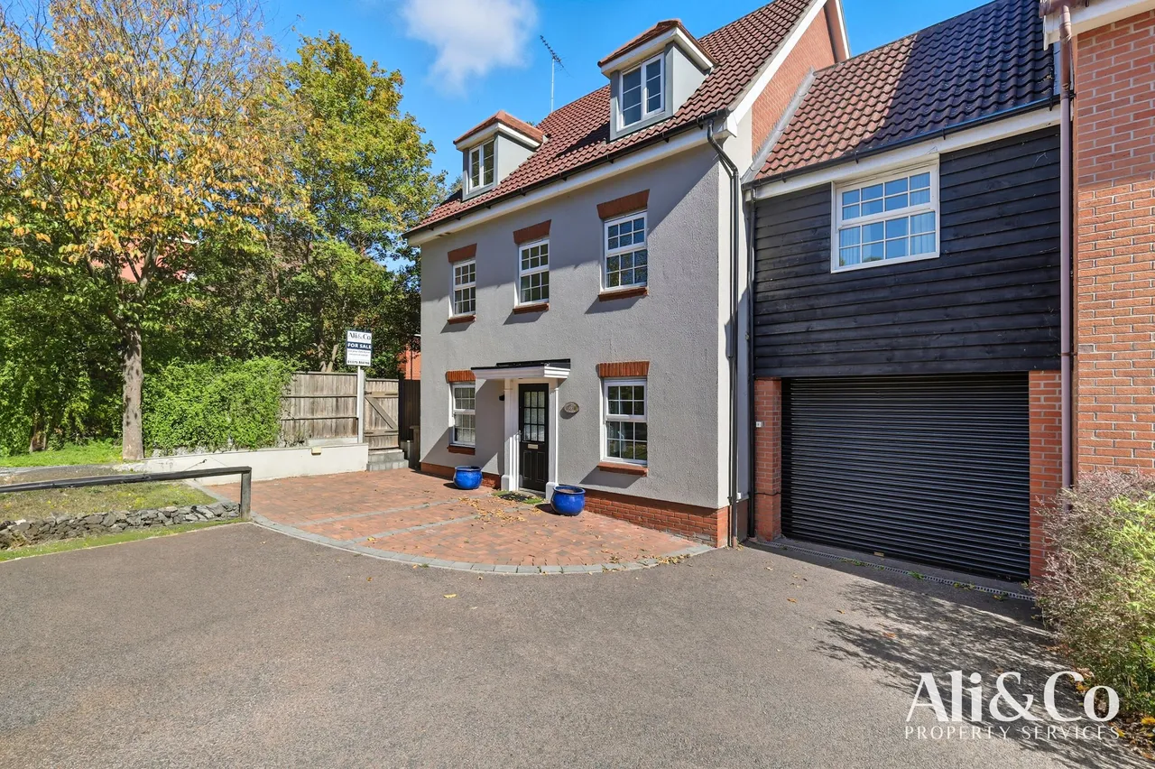 Frobisher Gardens, Chafford Hundred, Essex, RM16 6EZ, photo 2
