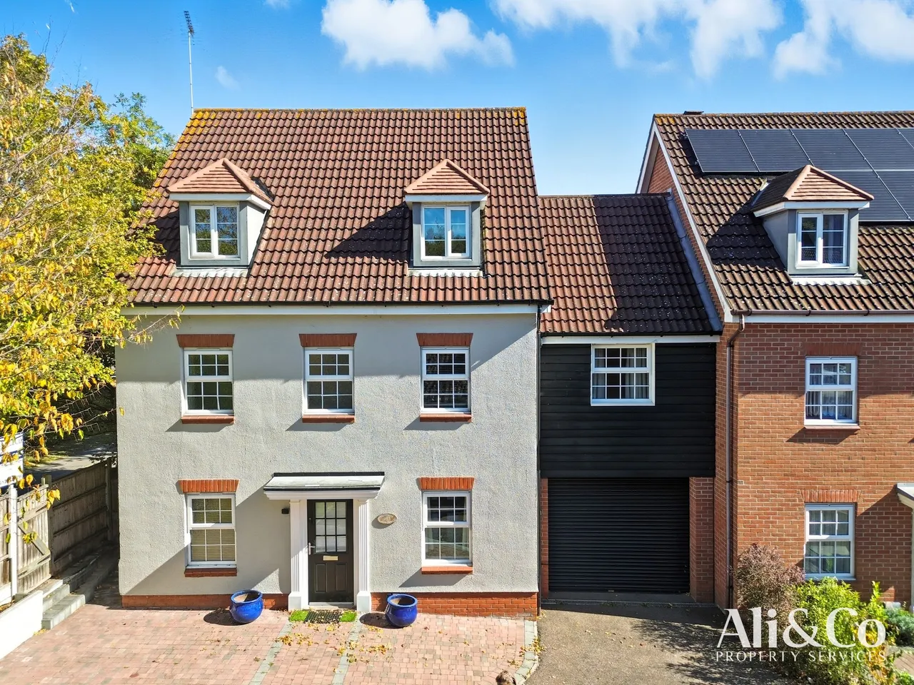 6 bed house for sale — Frobisher Gardens, Chafford Hundred, Essex, RM16 6EZ