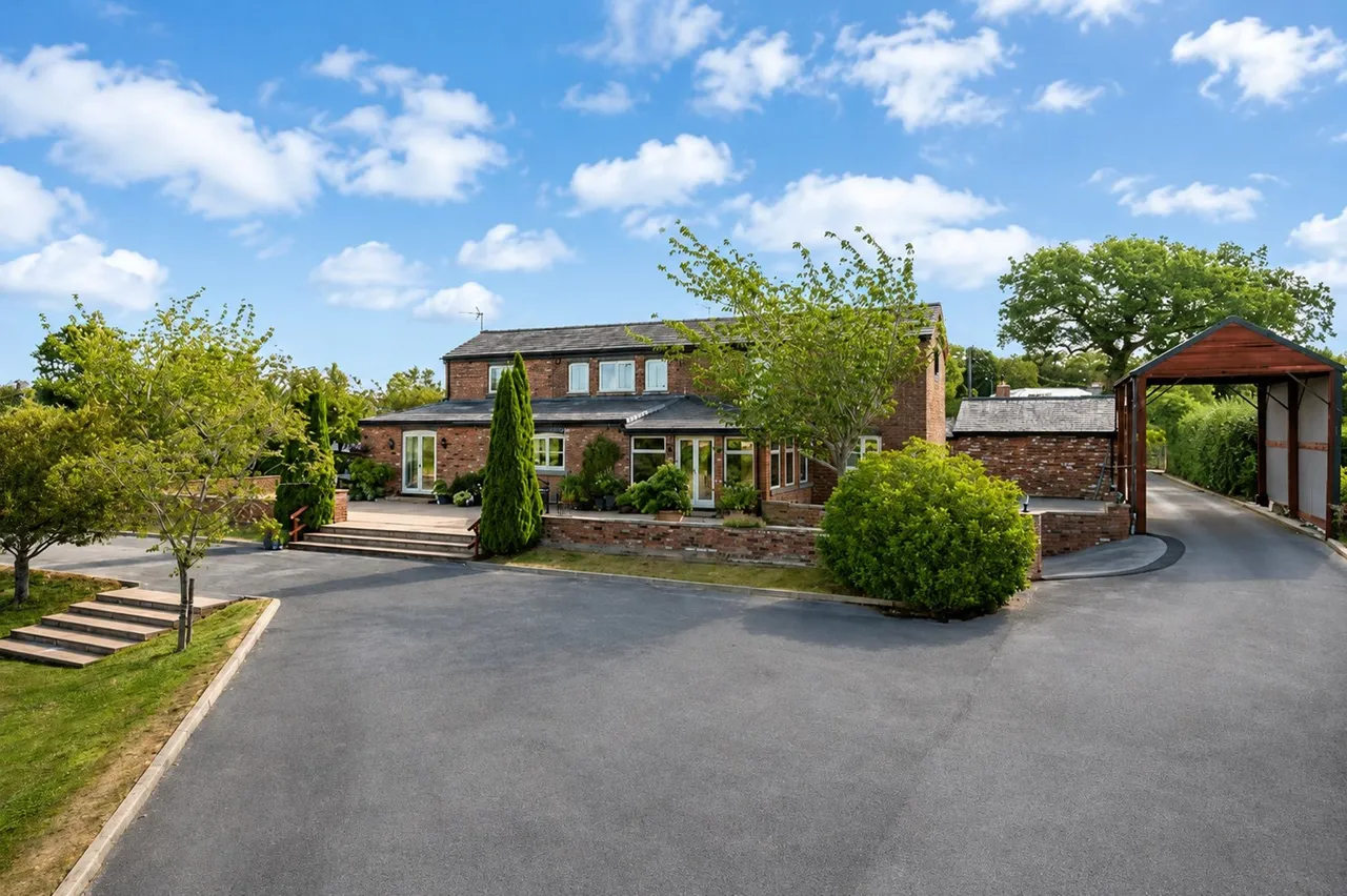 4 bed house for sale, Alderley Edge