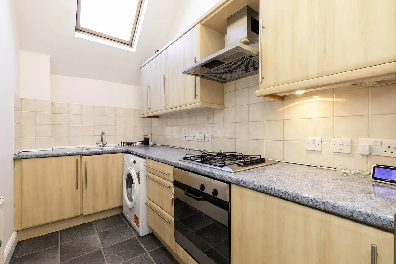 Willesden Lane, London, NW2, photo 4