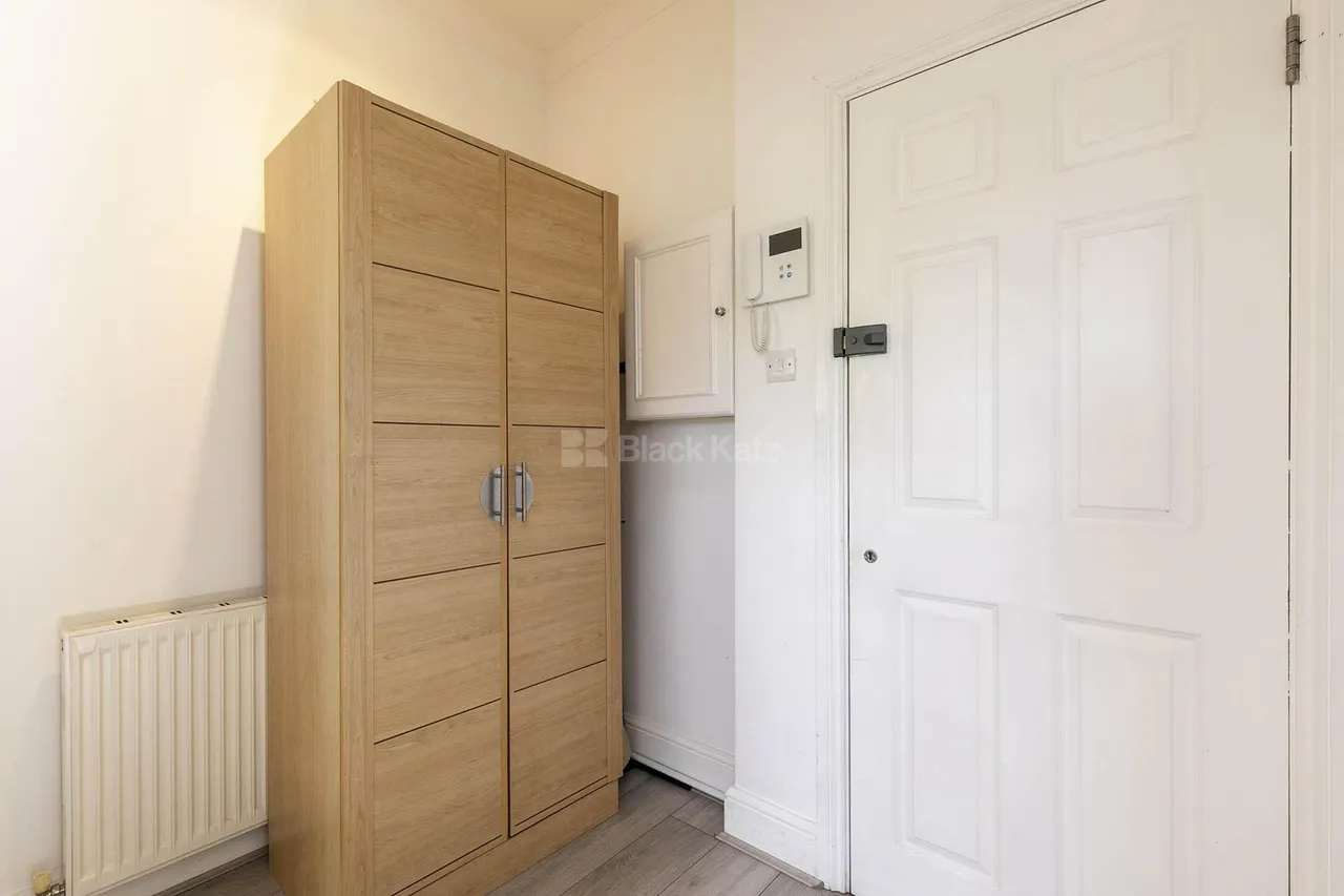 Willesden Lane, London, NW2, photo 6