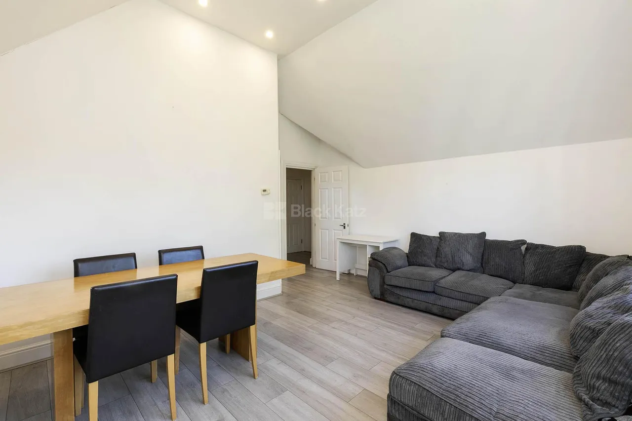 Willesden Lane, London, NW2, photo 3