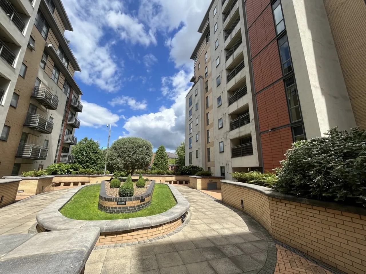 2 bed flat to rent, St James Quay, Brewery Wharf, LS10