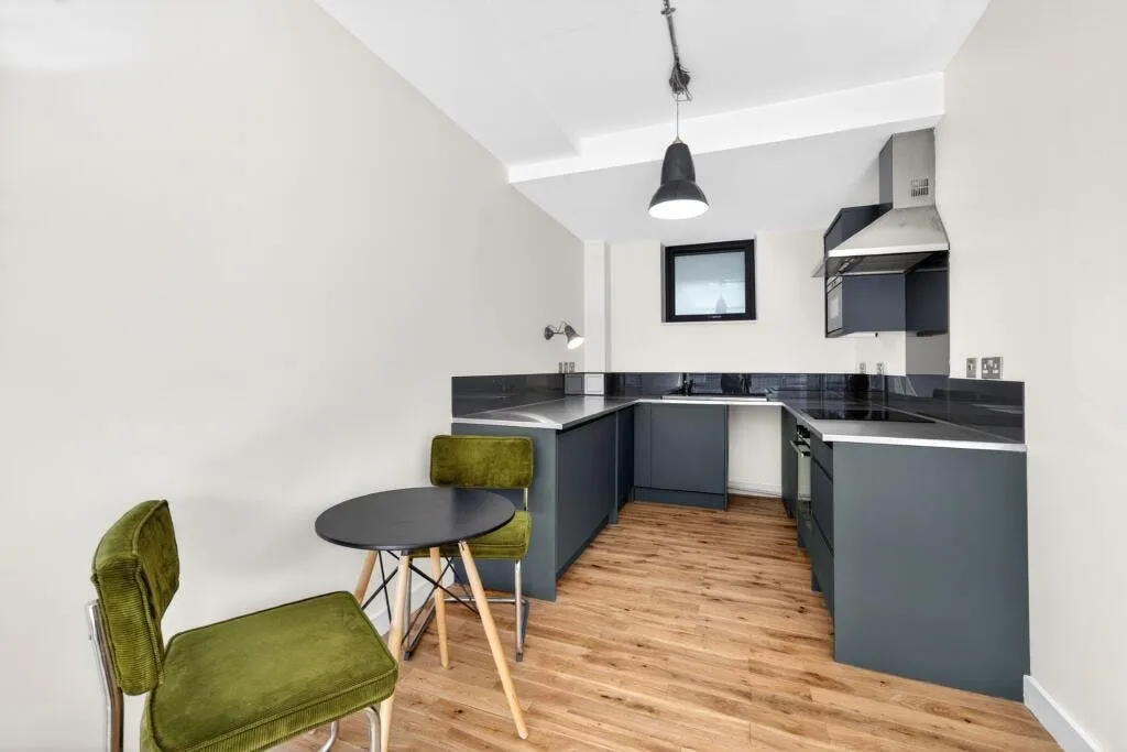 Pentonville Road, London, N1, photo 8