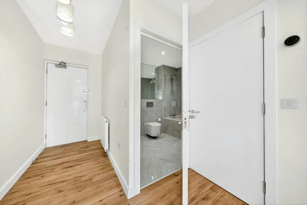 Pentonville Road, London, N1, photo 11