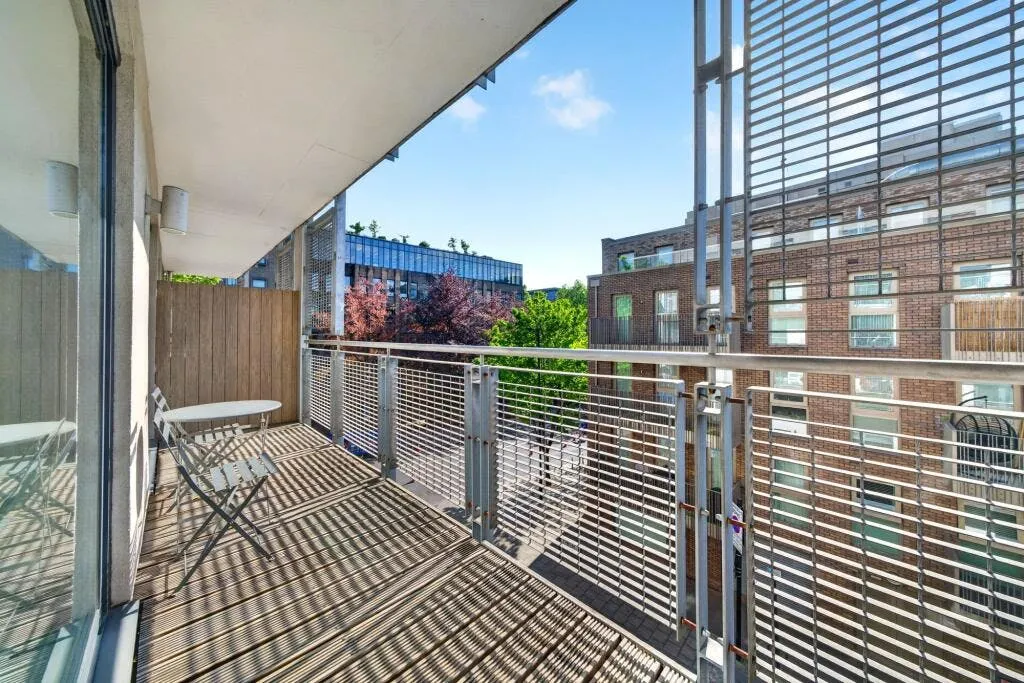 Pentonville Road, London, N1, photo 13