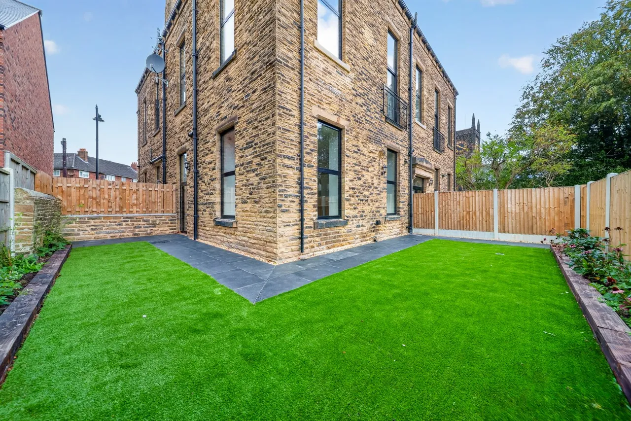 Old Road, Farsley, LS28, photo 14