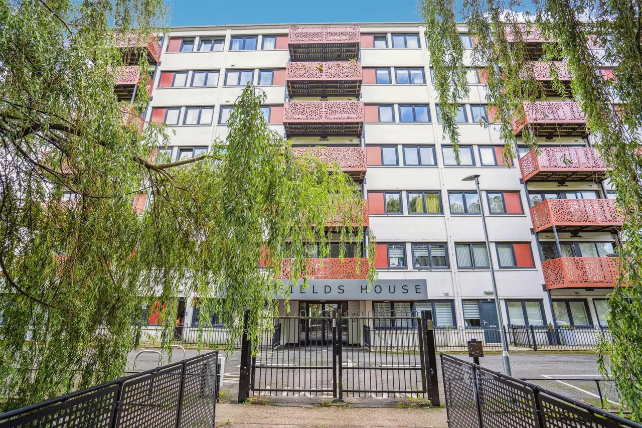2 bed flat for sale, London Road, High Wycombe, HP11