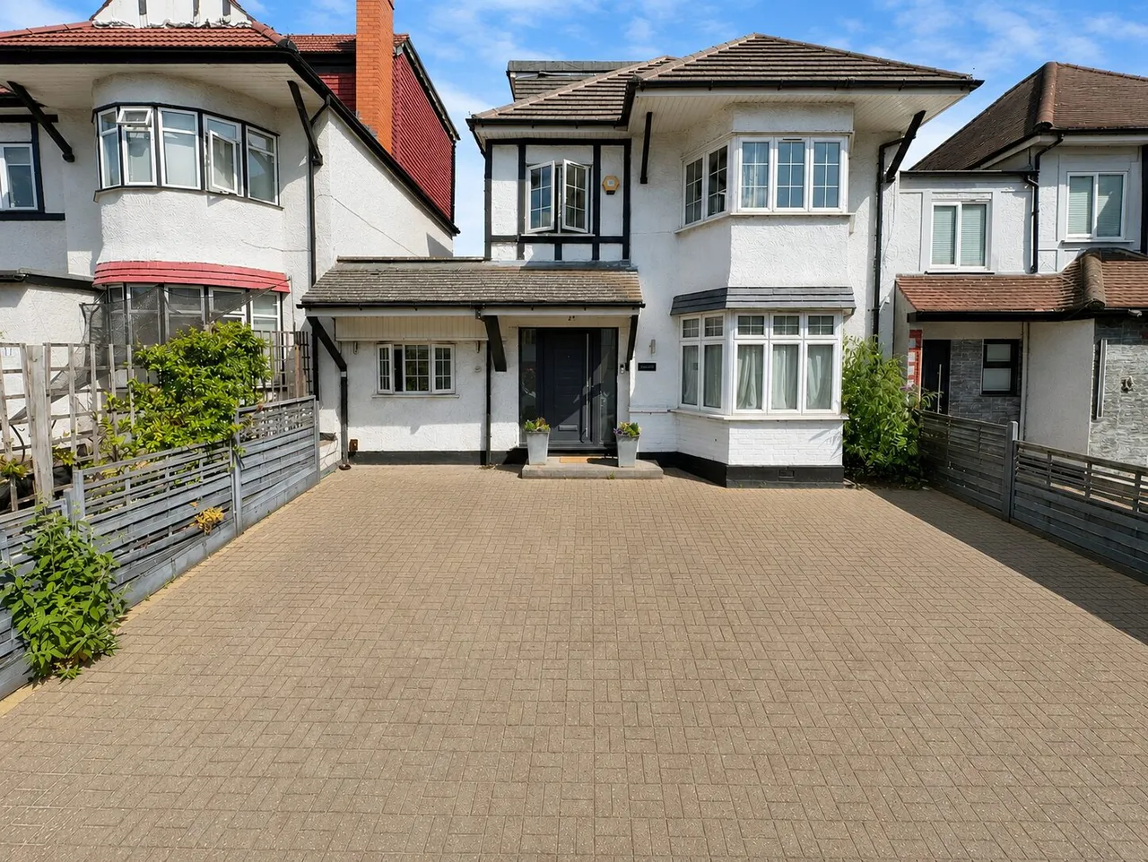 5 bed house for sale, Colindeep Gardens, London, NW4