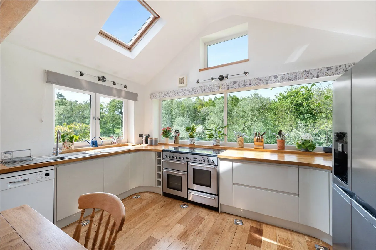 Almshouse Lane, Newmillerdam, WF2, photo 12