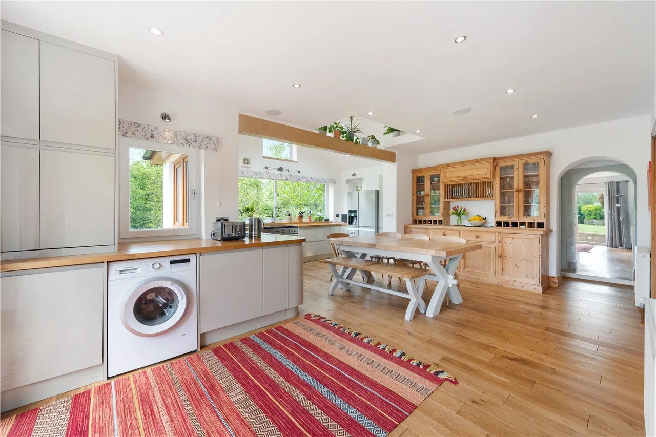 Almshouse Lane, Newmillerdam, WF2, photo 10