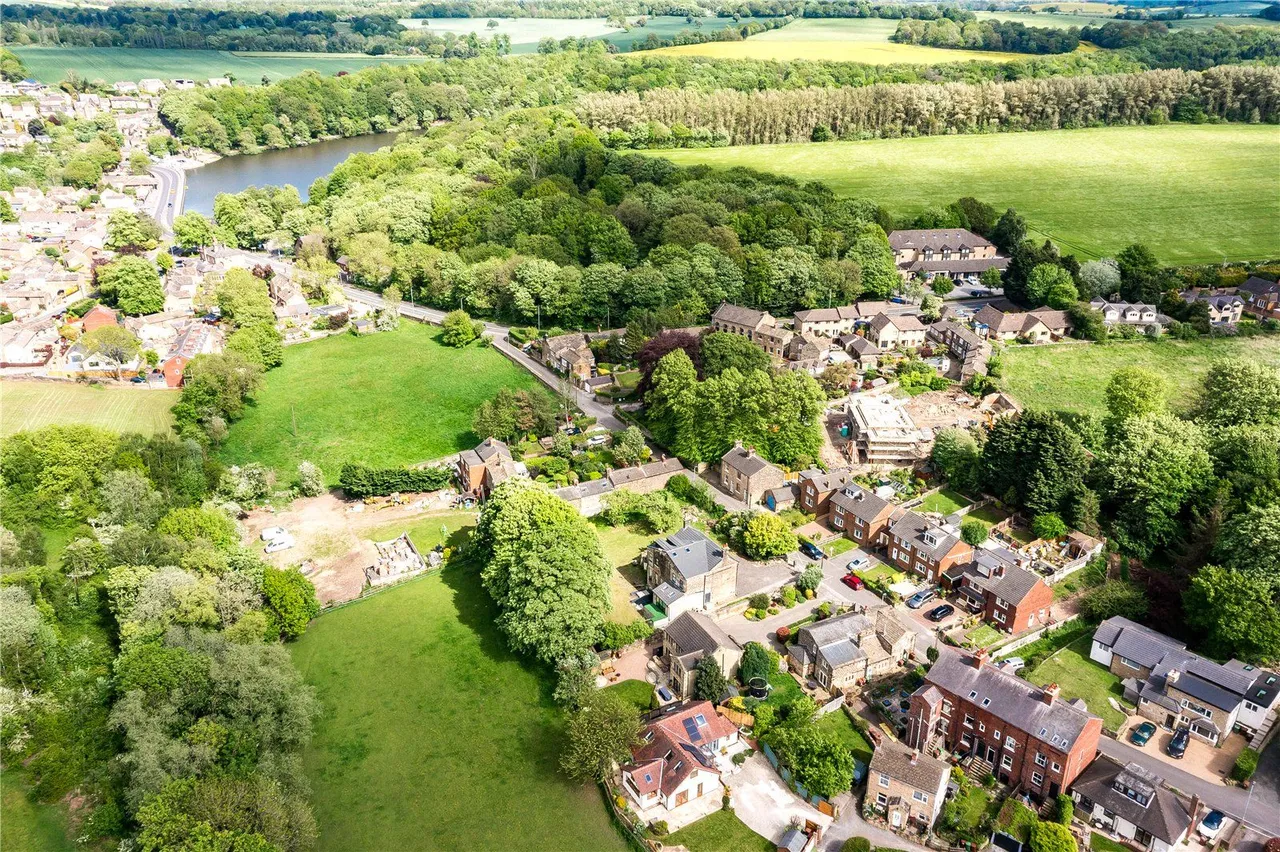 Almshouse Lane, Newmillerdam, WF2, photo 28