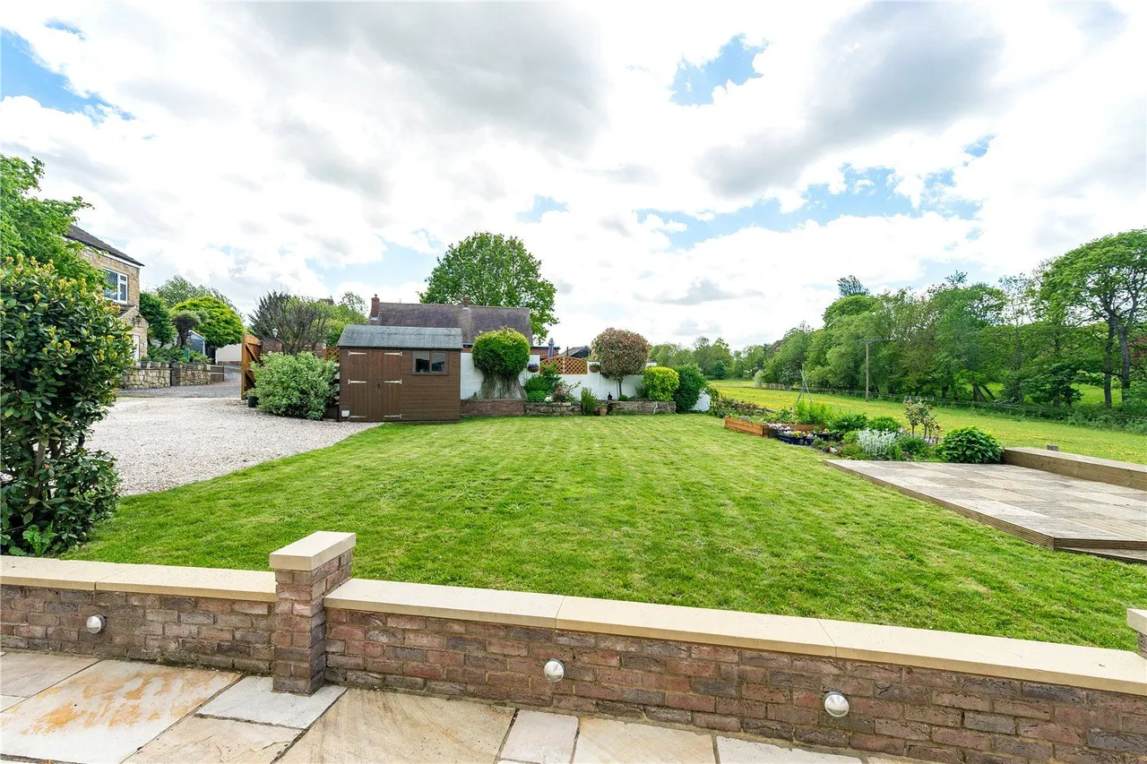 Almshouse Lane, Newmillerdam, WF2, photo 32