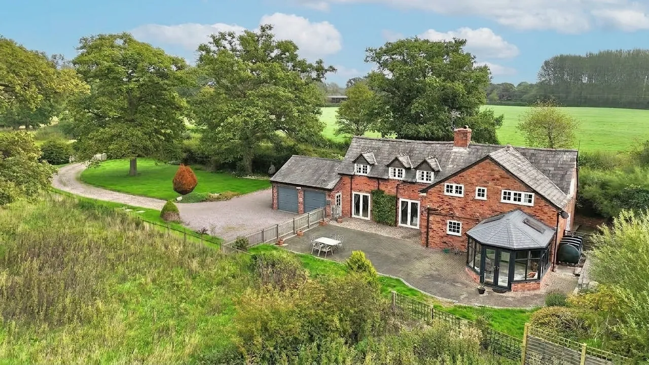 April Cottage, Combermere, SY13, photo 2