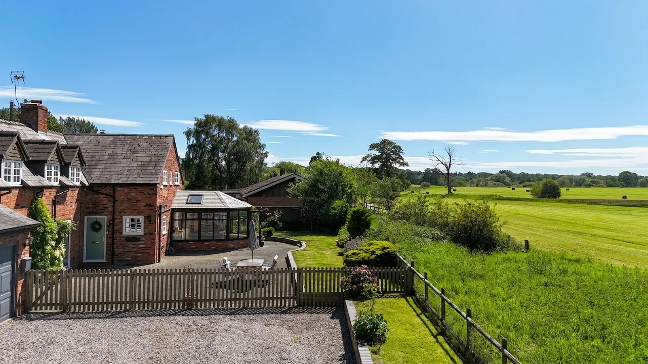 April Cottage, Combermere, SY13, photo 20