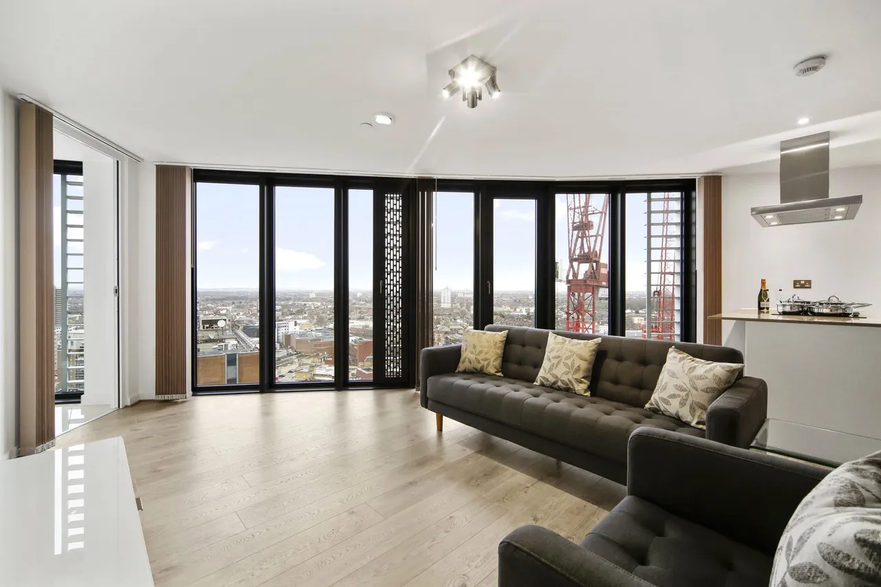 2 bed flat for sale, Station Street, London, E15