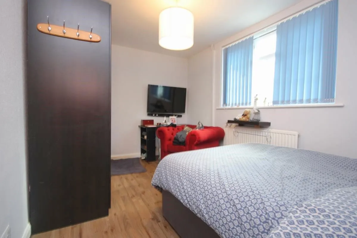 Rumbeams Cottage, The Green, GU6, photo 8