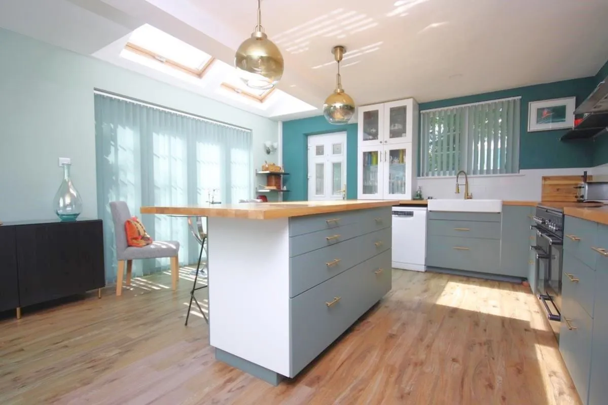 Rumbeams Cottage, The Green, GU6, photo 4