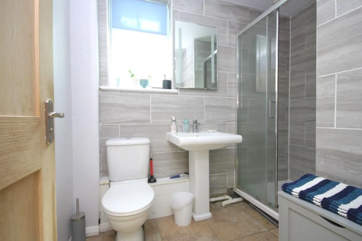 Rumbeams Cottage, The Green, GU6, photo 9