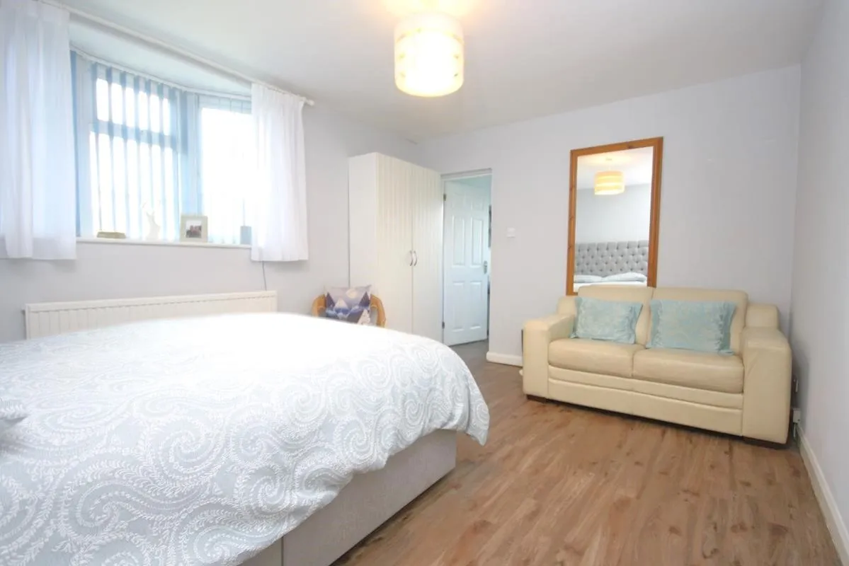 Rumbeams Cottage, The Green, GU6, photo 10