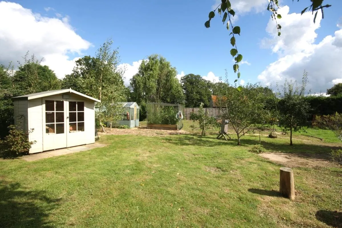 Rumbeams Cottage, The Green, GU6, photo 20