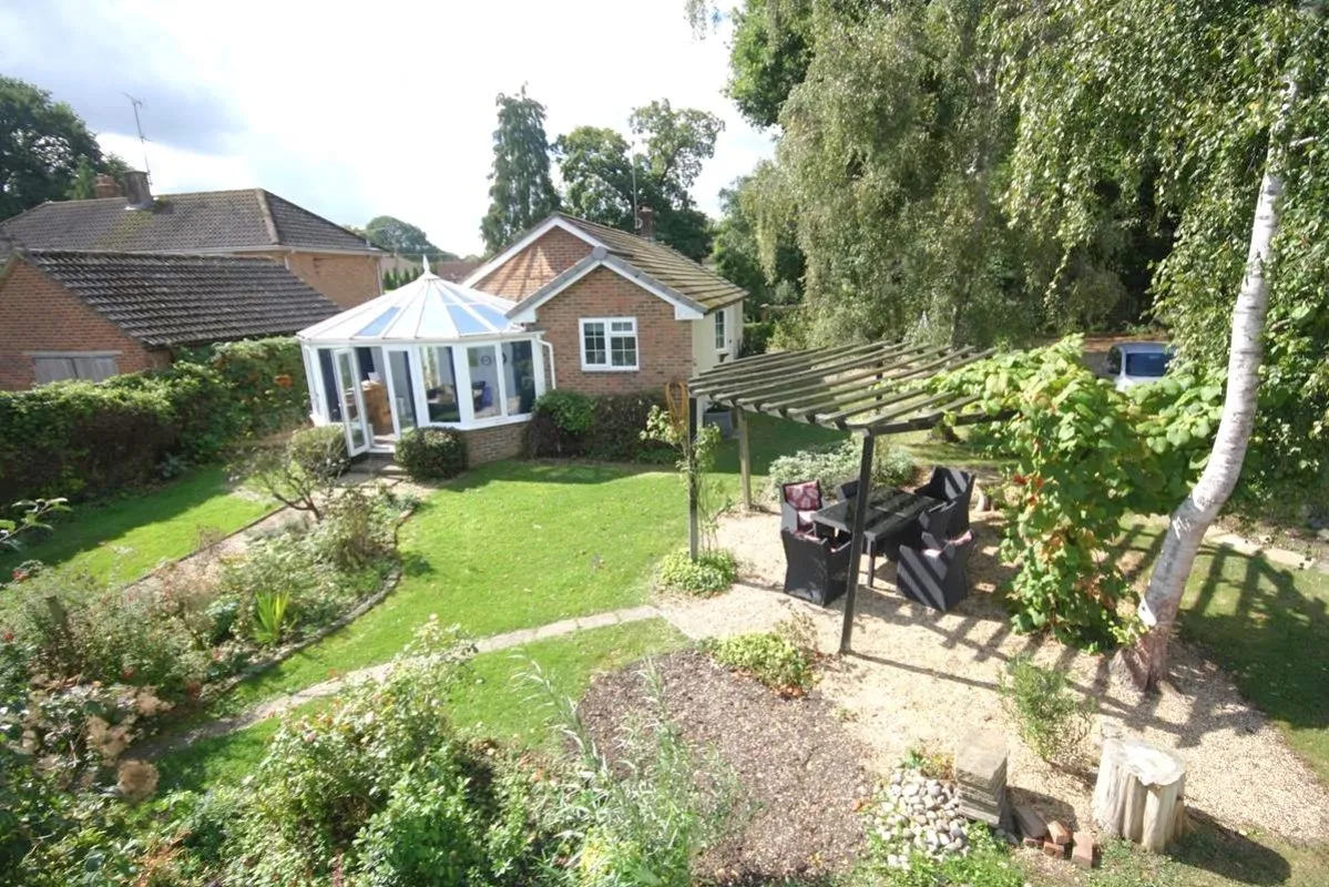 Rumbeams Cottage, The Green, GU6, photo 14