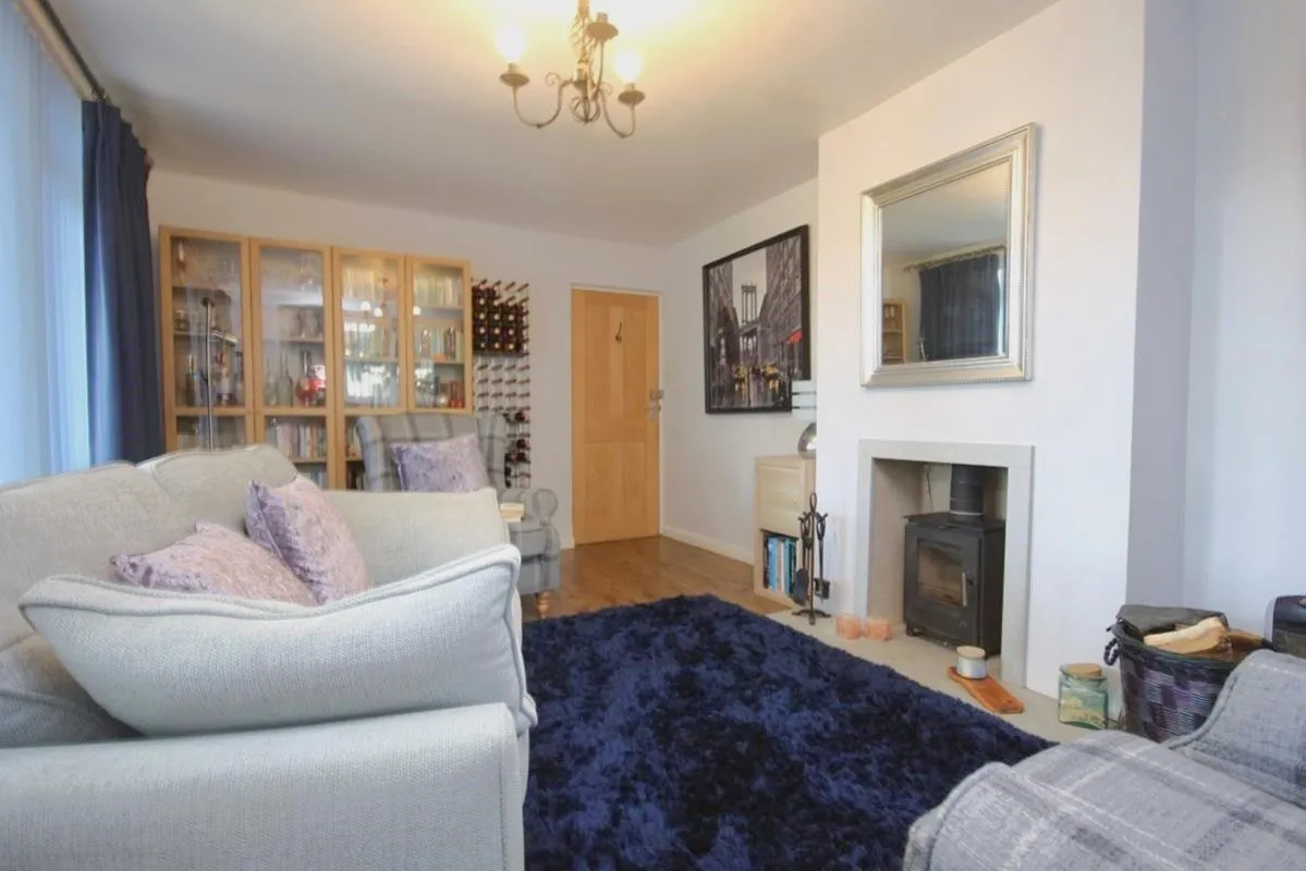 Rumbeams Cottage, The Green, GU6, photo 5