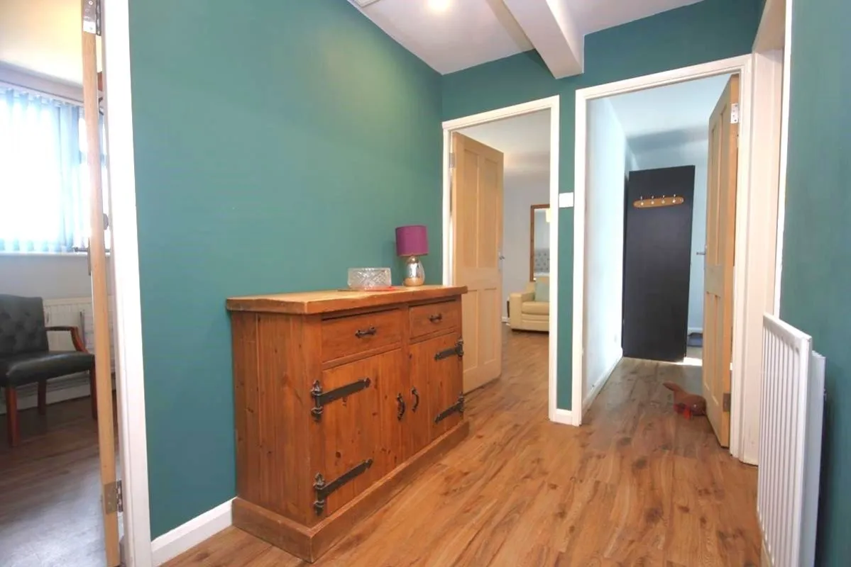 Rumbeams Cottage, The Green, GU6, photo 13