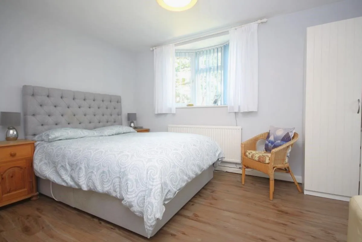Rumbeams Cottage, The Green, GU6, photo 6
