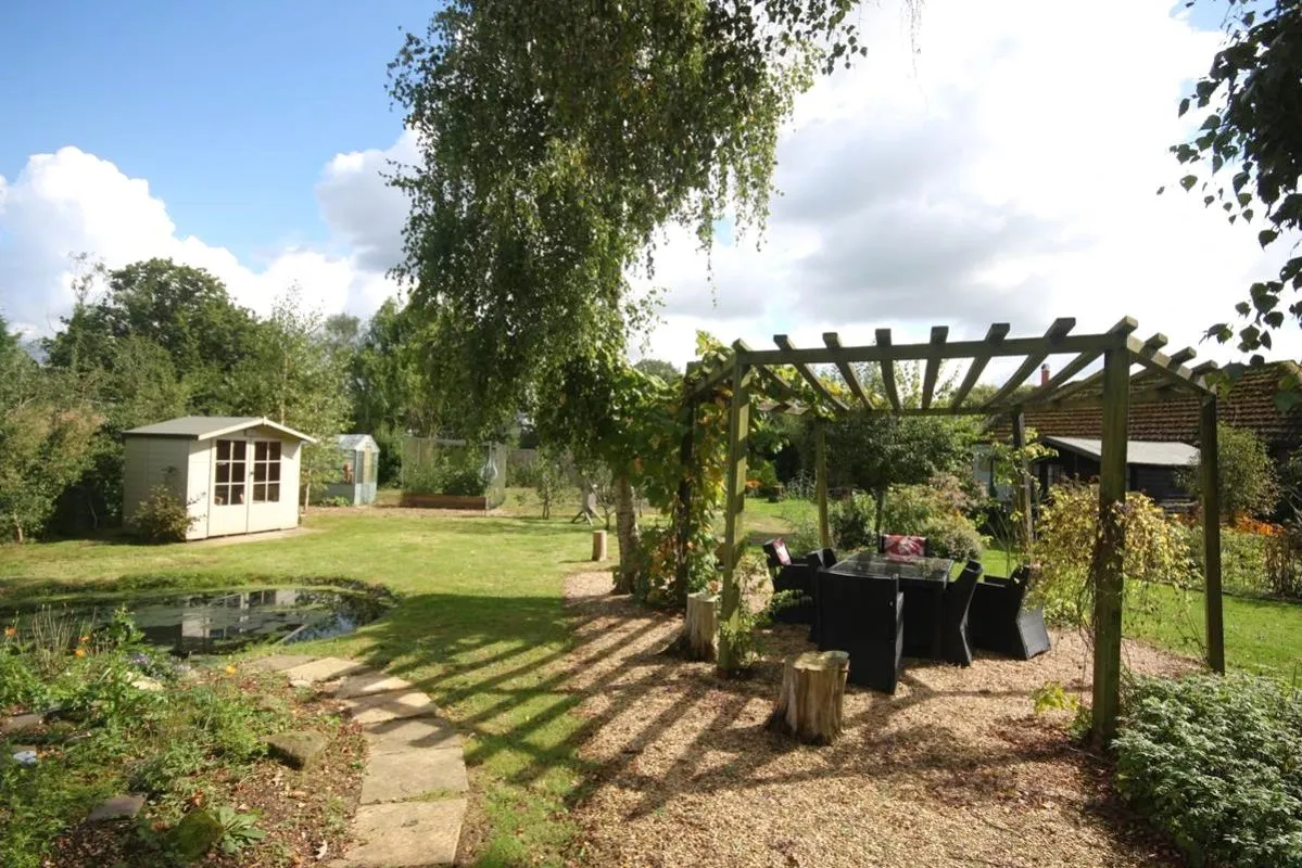 Rumbeams Cottage, The Green, GU6, photo 12