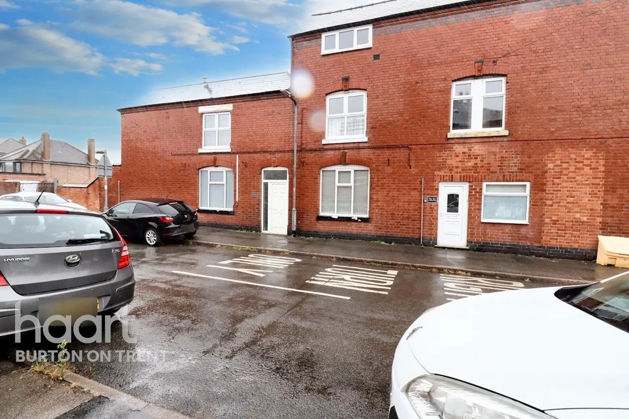 3 bed flat for sale, Frederick Street, Burton-On-Trent, DE15