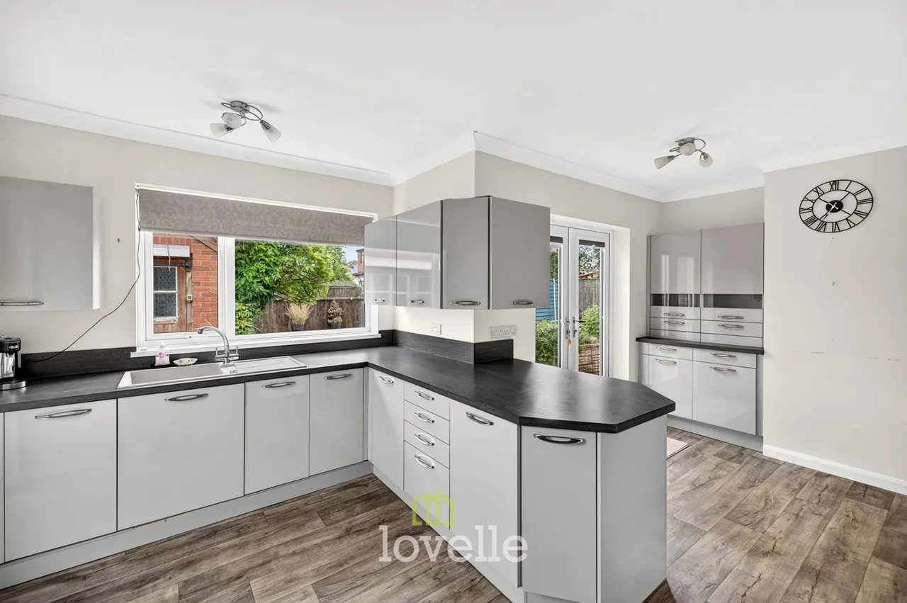 Carlton Road, Healing, DN41, photo 5