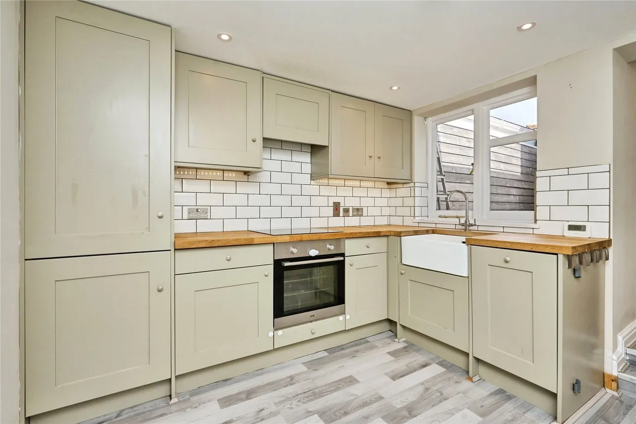 3 bed house for sale, Castle Road, Newport, PO30