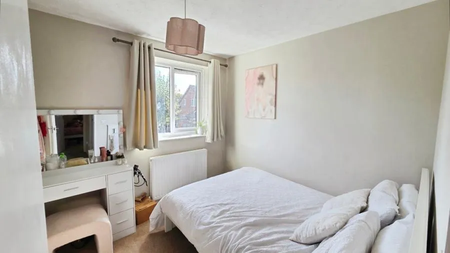 Maxey Close, Shaw, SN5, photo 6