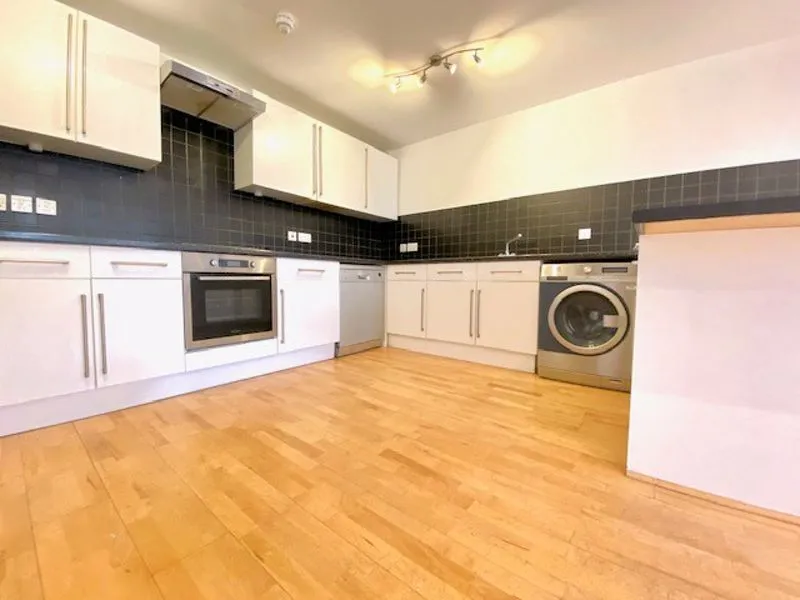 3 bed flat to rent — Battersea Rise, London SW11 1EQ