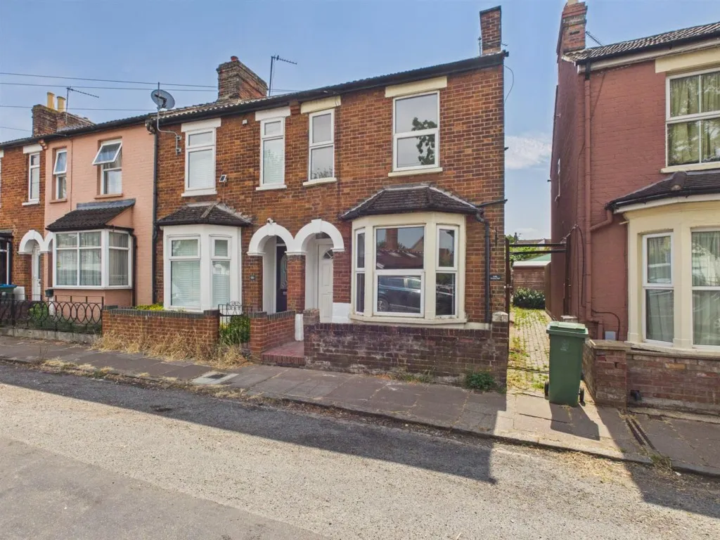 1 bed flat for sale, Queens Park, Aylesbury
