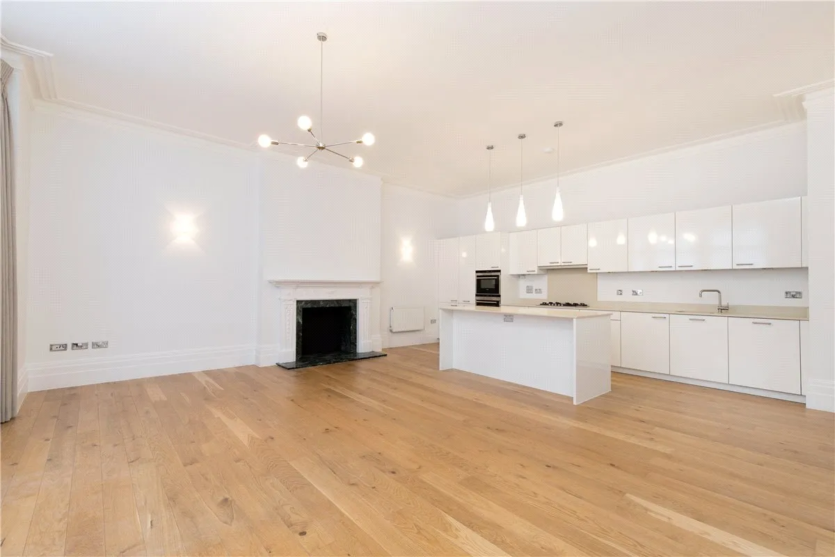 2 bed flat to rent, Montagu Square, Marylebone, W1H