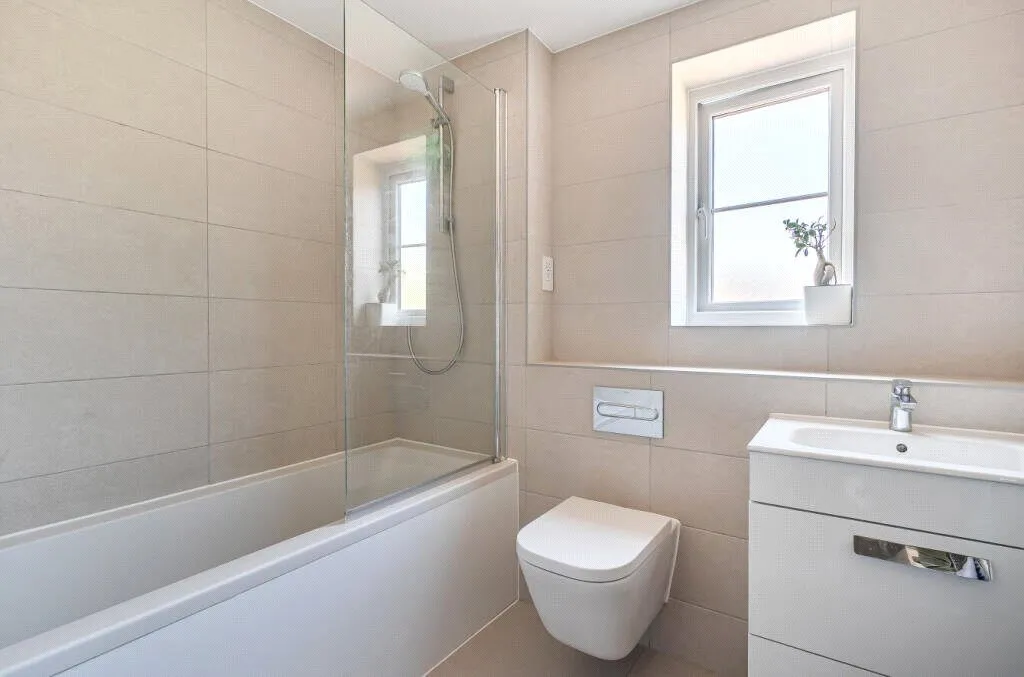 Harvest Path, Finchwood Park, RG40, photo 7