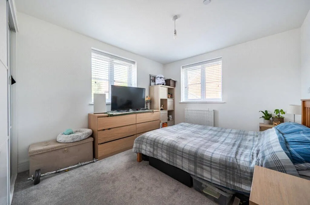 Harvest Path, Finchwood Park, RG40, photo 6