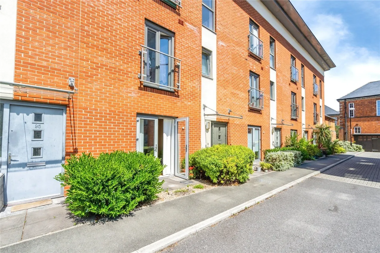 Longley Road, Chichester, PO19, photo 16