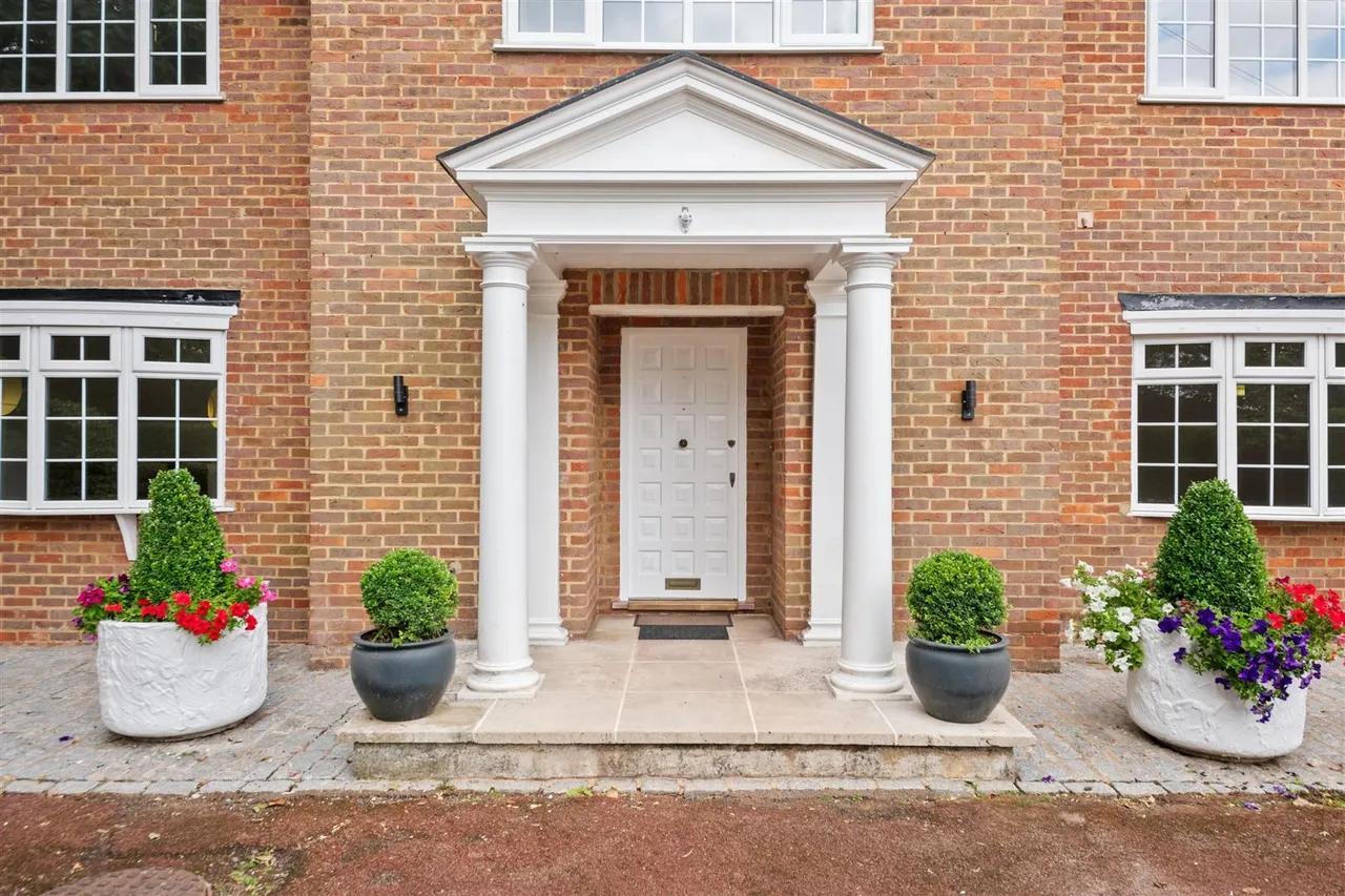Vine Grove, Hillingdon, photo 35