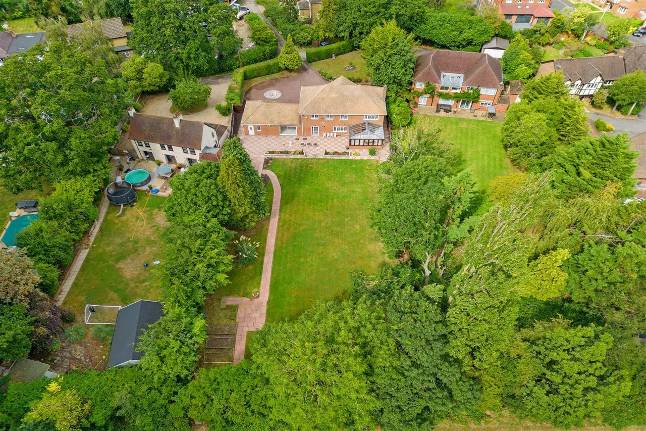 Vine Grove, Hillingdon, photo 39