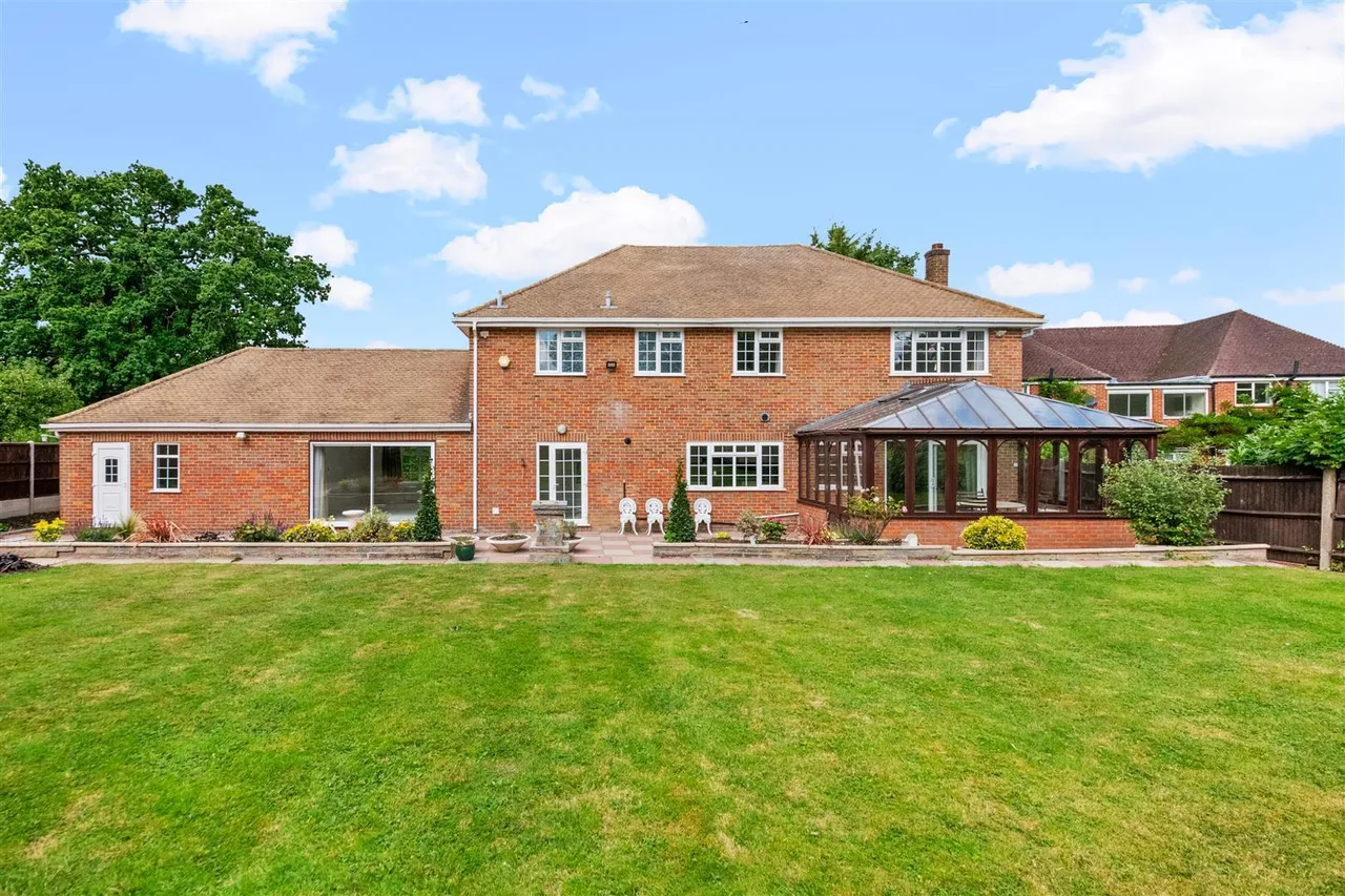 Vine Grove, Hillingdon, photo 13