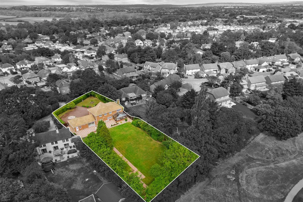 Vine Grove, Hillingdon, photo 12