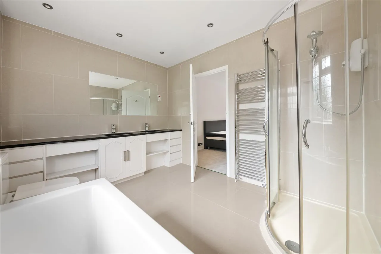 Vine Grove, Hillingdon, photo 11