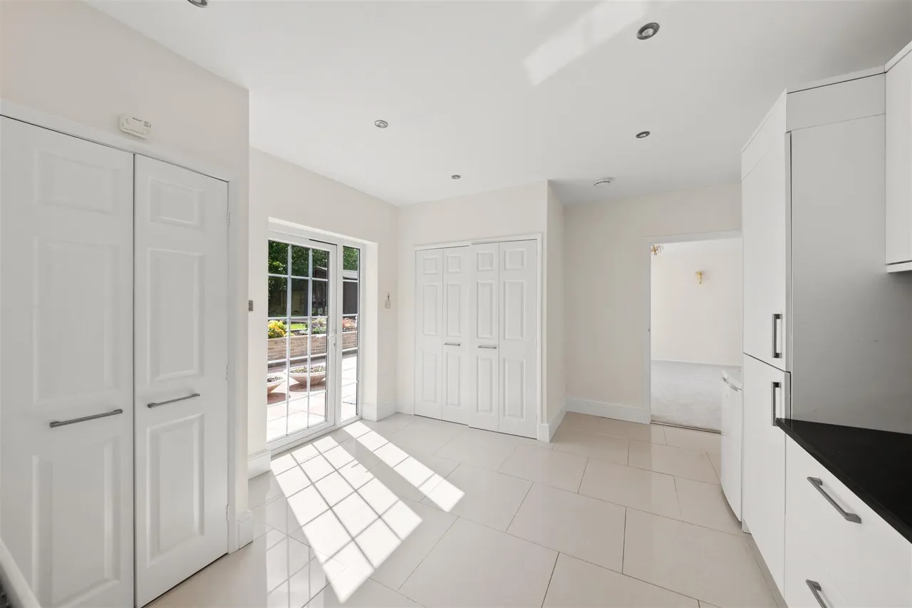 Vine Grove, Hillingdon, photo 25