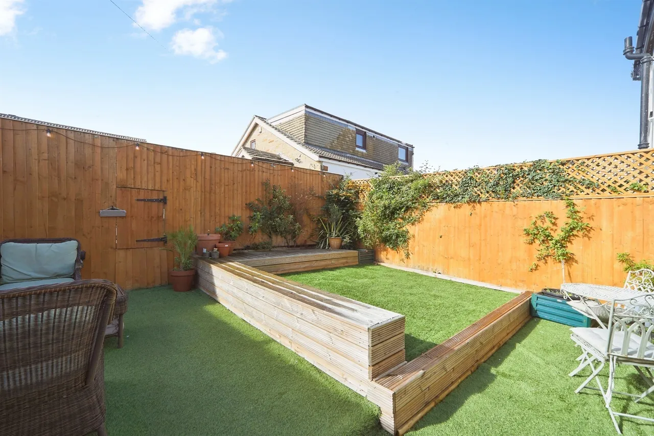 Low Ash Crescent, Shipley, BD18, photo 18